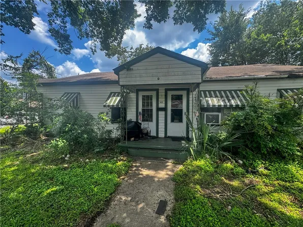 901 Post Oak St, Hearne, TX 77859