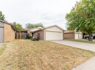 2142 Goodrich Dr, Moore, OK 73170