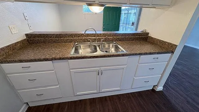 Westwinds Apartments — Photo 10