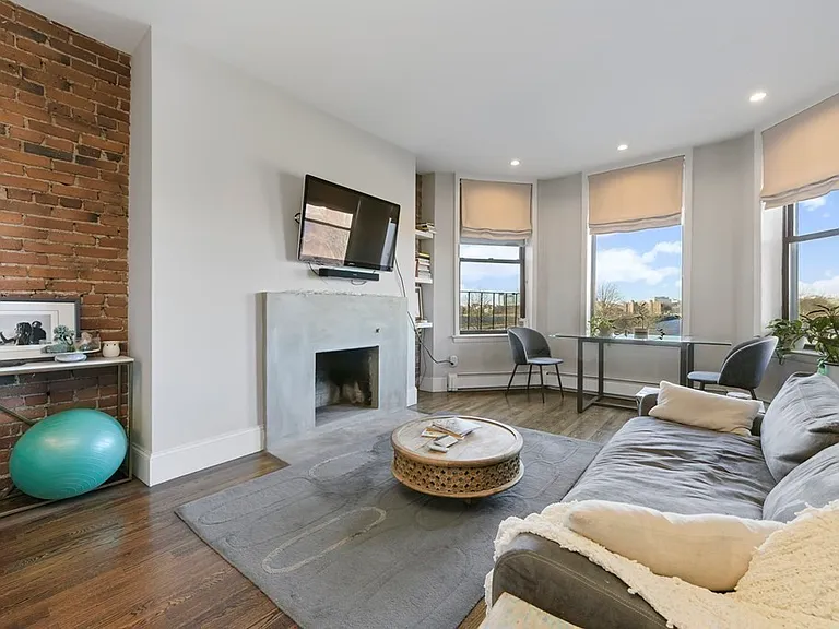482 Beacon St #32 — Photo 4