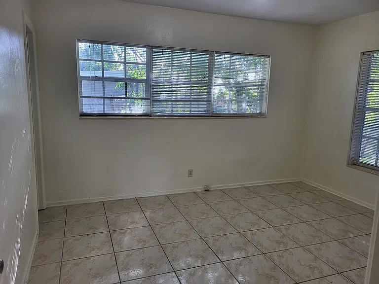 483 W Melrose Cir — Photo 4