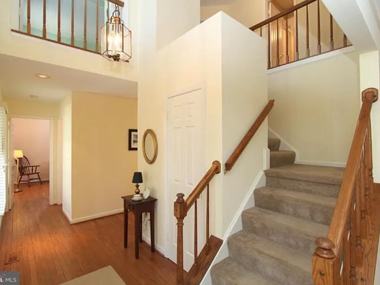 20400 Rainbowview Ter — Photo 4