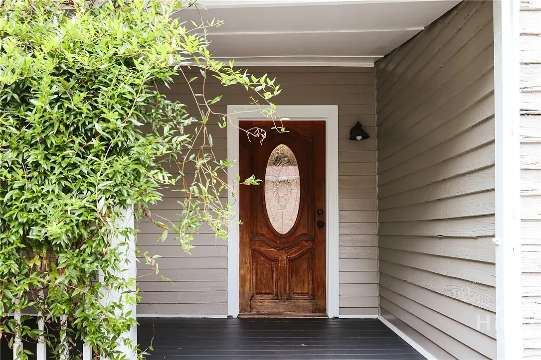 2 bed, 1.0 bath, 1379 sqft, $1,850 — Photo 2