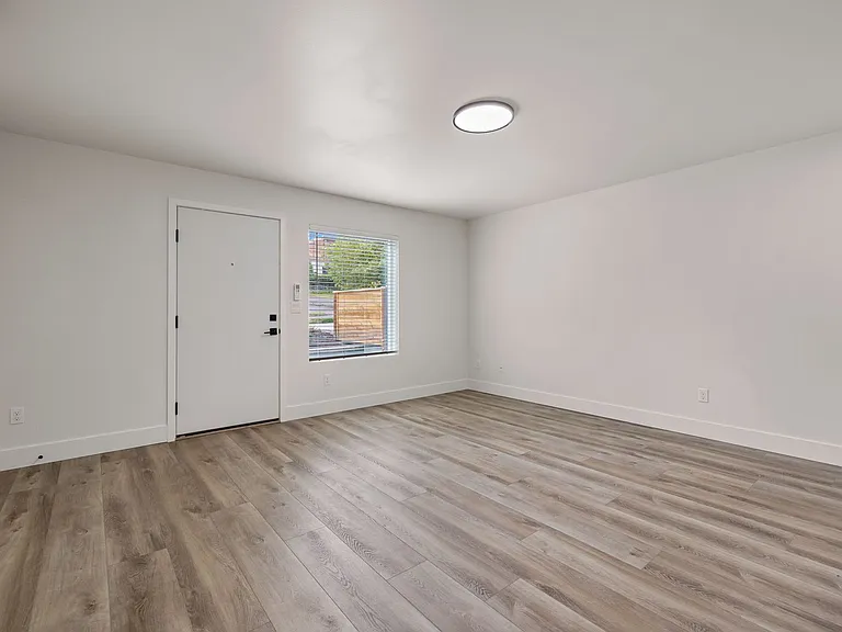 1129 Fawcett Ave — Photo 6