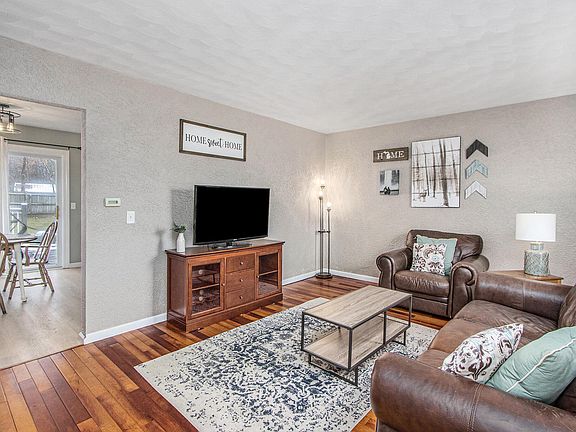 3rd image of 34173 Bond Dr