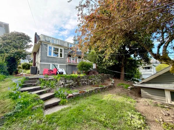 5268 18th Ave NE, Seattle, WA 98105