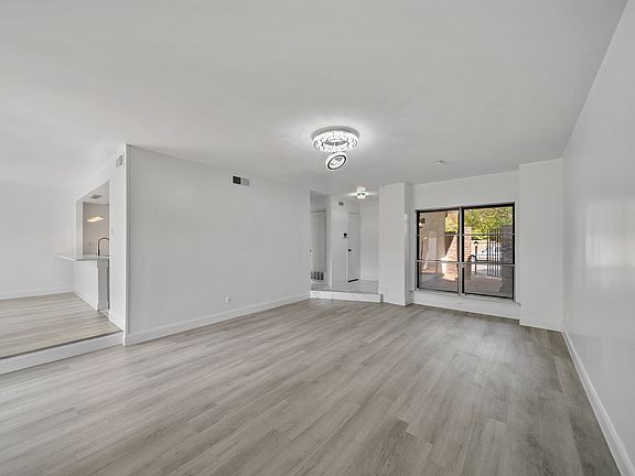 4th image of 9022 Emberglow Ln