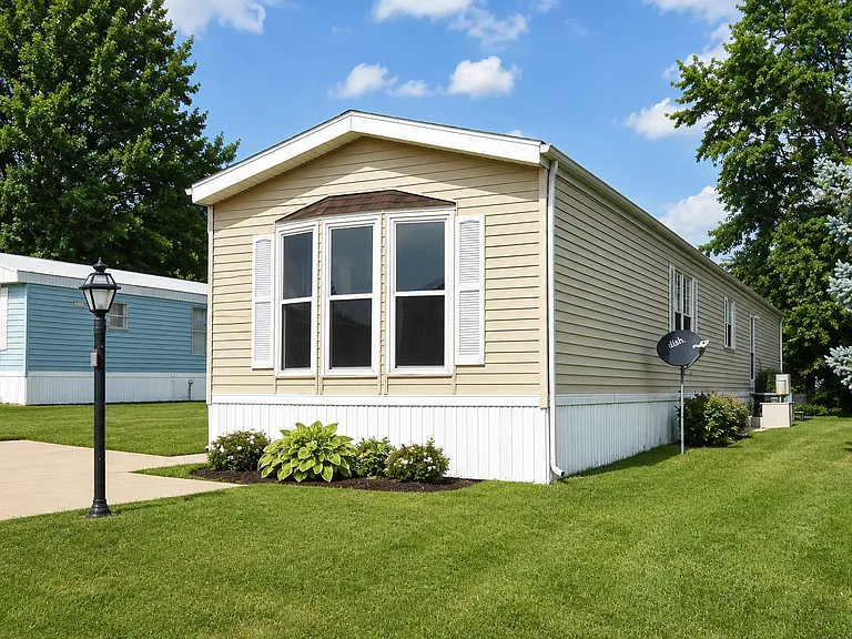 1201 Cherokee Dr — Photo 2