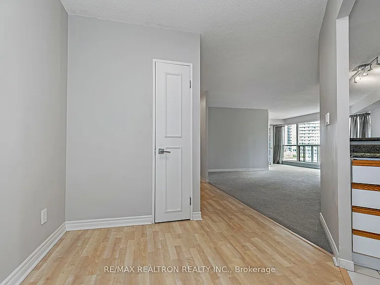 2261 Lake Shore Blvd W #1012 — Photo 10