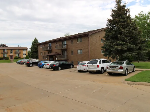 2765 Pleasant View Dr #304, Dubuque, IA 52001