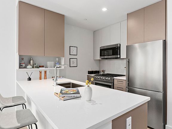 5th image of 92-27 160th St #22014