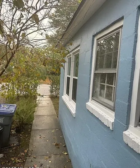 605 Dexter St — Photo 6
