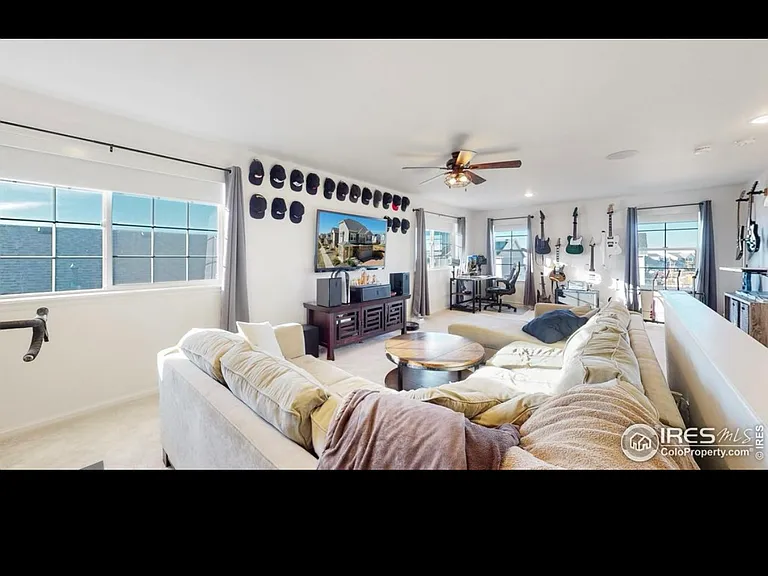 26179 E Maple Dr — Photo 14