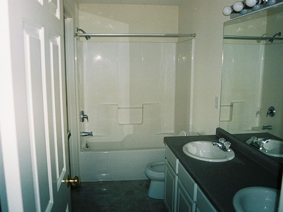 2nd image of 3202 Mead Hill Rd