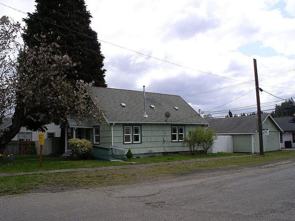 Side and Garage on corner lot