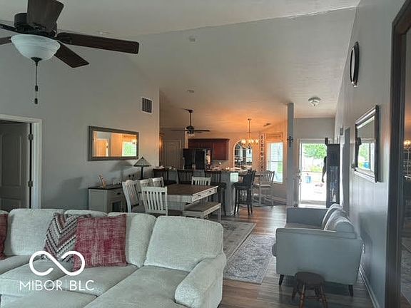 5th image of 5233 Bombay Dr