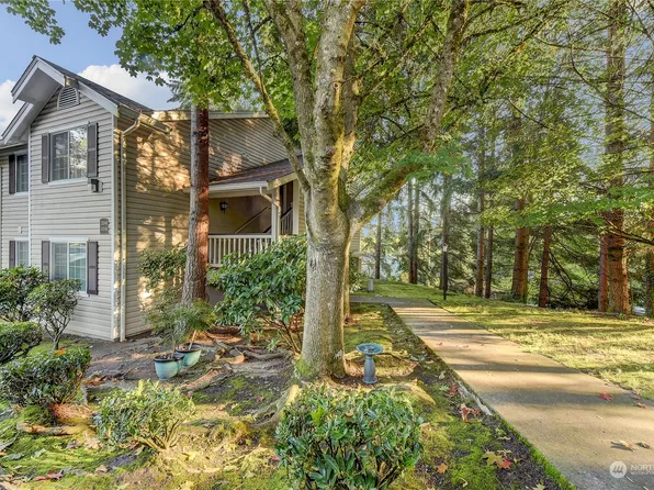 19230 Forest Park Drive NE #A104, Lake Forest Park, WA 98155
