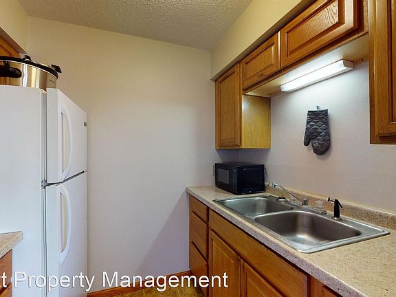 2nd image of 2810 Grand Ave