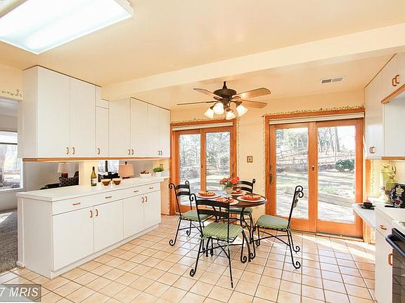 4th image of 19528 Gallatin Ct