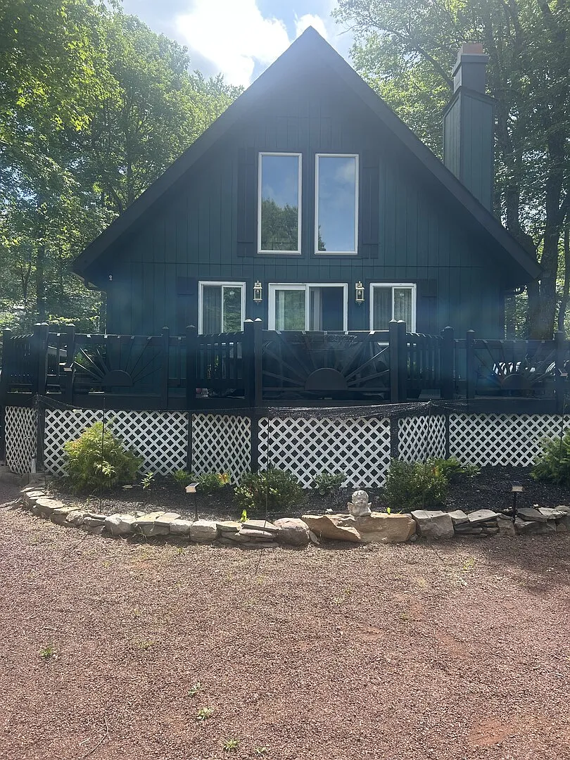 The Emerald Cabin — Photo 1