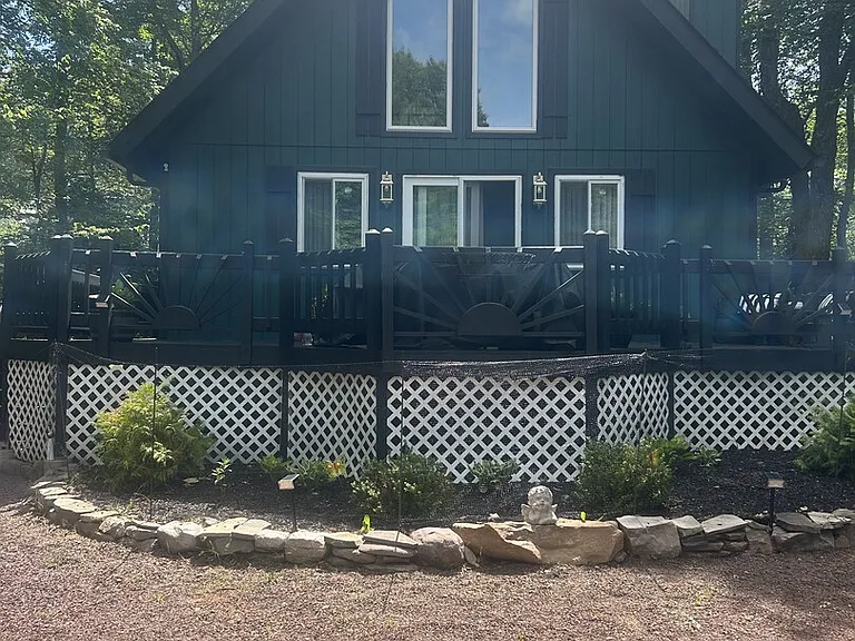 Cayuga Dr — Photo 1