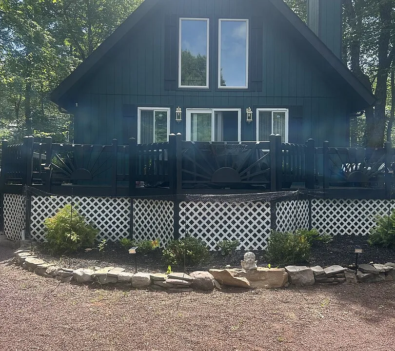 Cayuga Dr