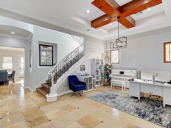 3rd image of 220 Piazza Del Verano St