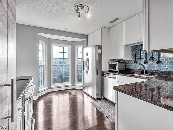 3rd image of 220 Fox Hollow Dr APT 407