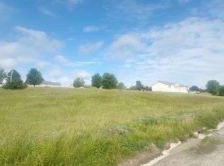 2416 Crown Rd, Decorah, IA 52101