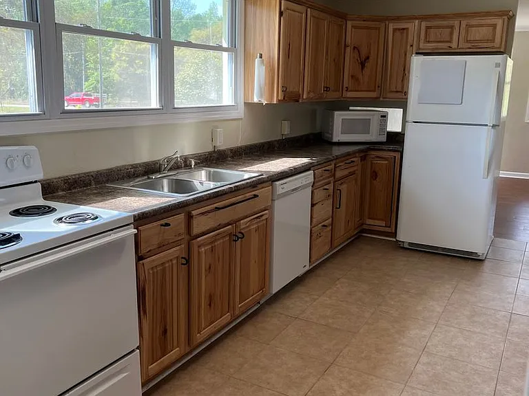 1835 Hodgeville Rd — Photo 7