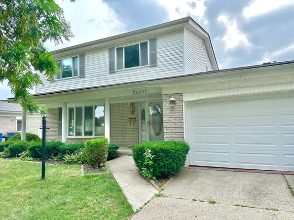 32307 Cambridge Dr, Warren, MI 48093