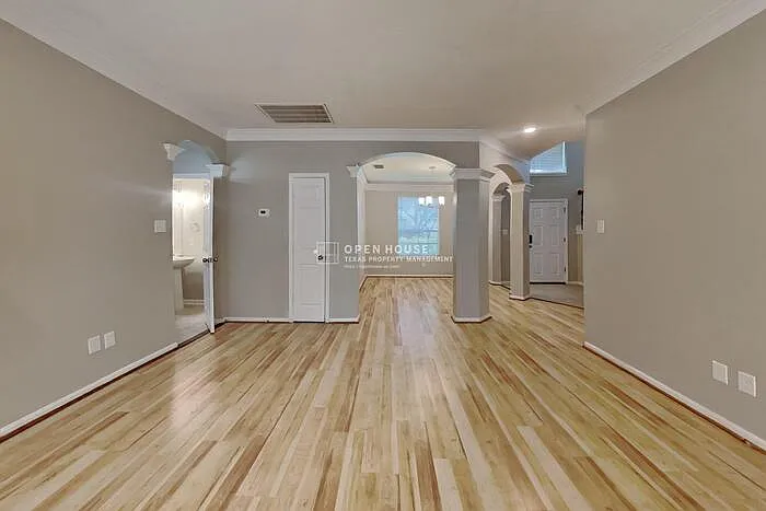 4 bed, 2.5 bath, 2445 sqft, $2,650 — Photo 3