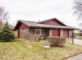 1239 Fulton Dr, Streamwood, IL 60107