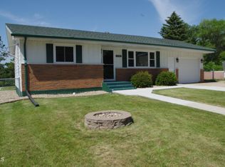 1301 Sunset Dr NW, Mandan, ND 58554