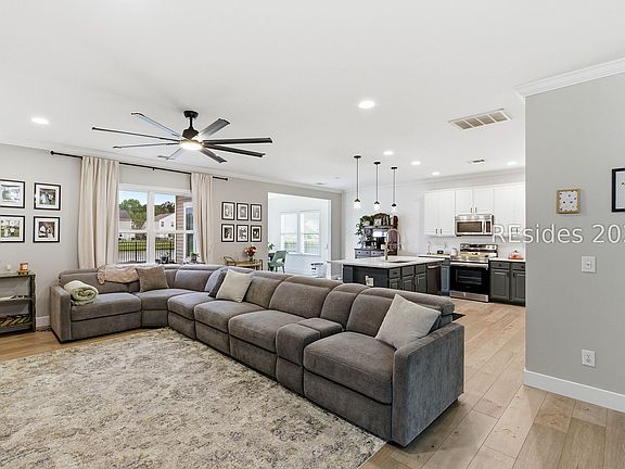 4th image of 9 Seneca Way