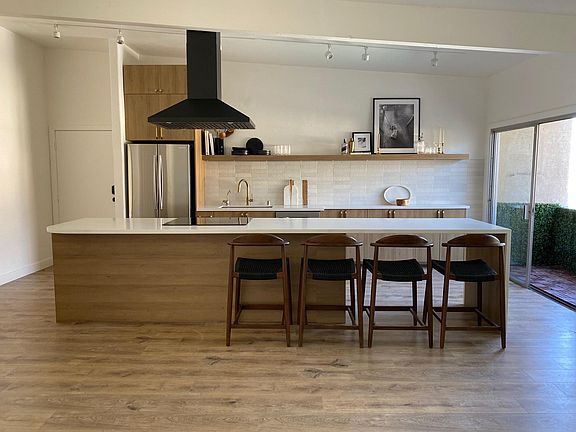 3rd image of 12014 Kling St APT 21