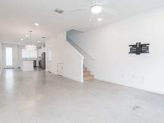 4th image of 102 Tendick St #202