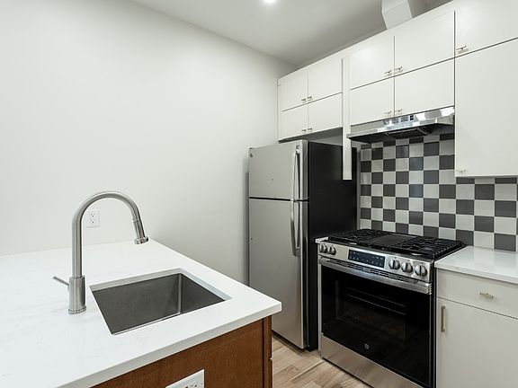 3rd image of 16 Palisade Ave #6