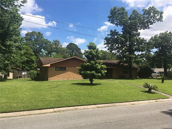 2nd image of 302 Marilyn Dr