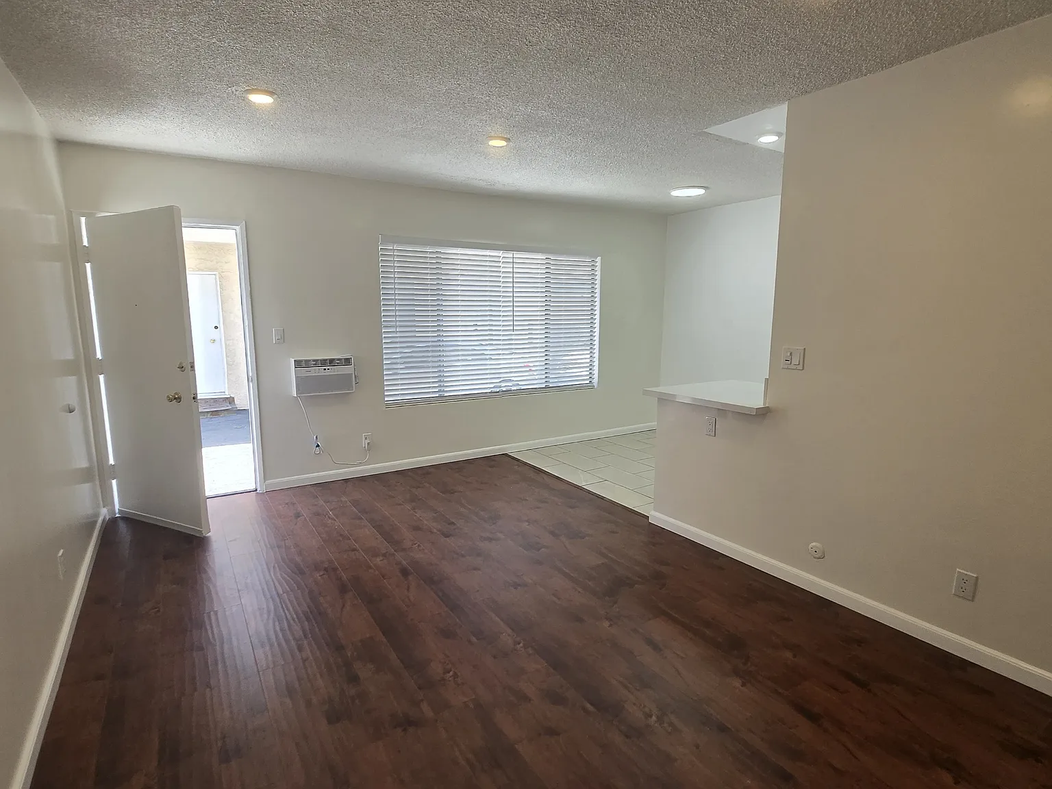 2 bed, 900 sqft, $2,395 — Photo 1