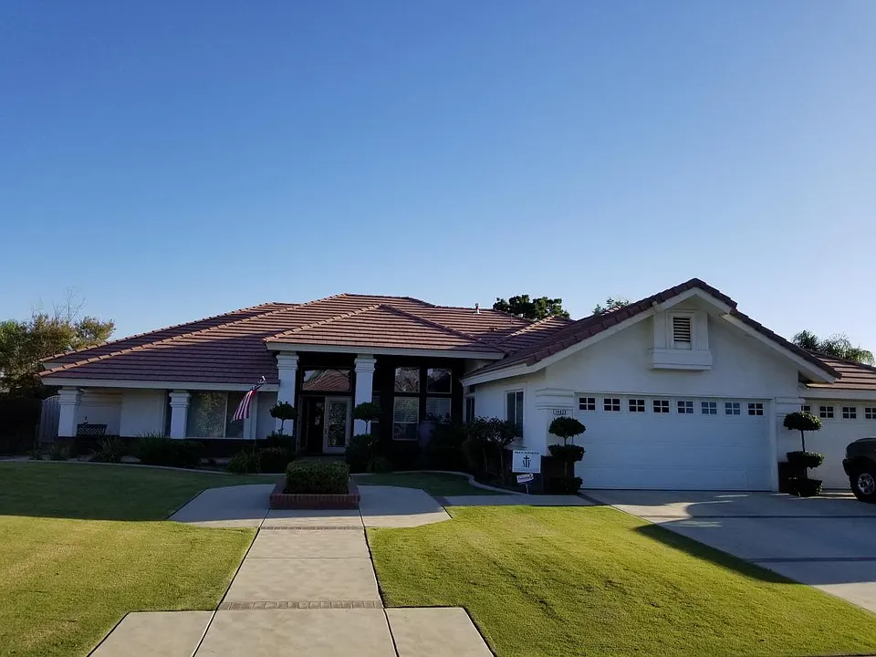 14823 Redwood Springs Dr