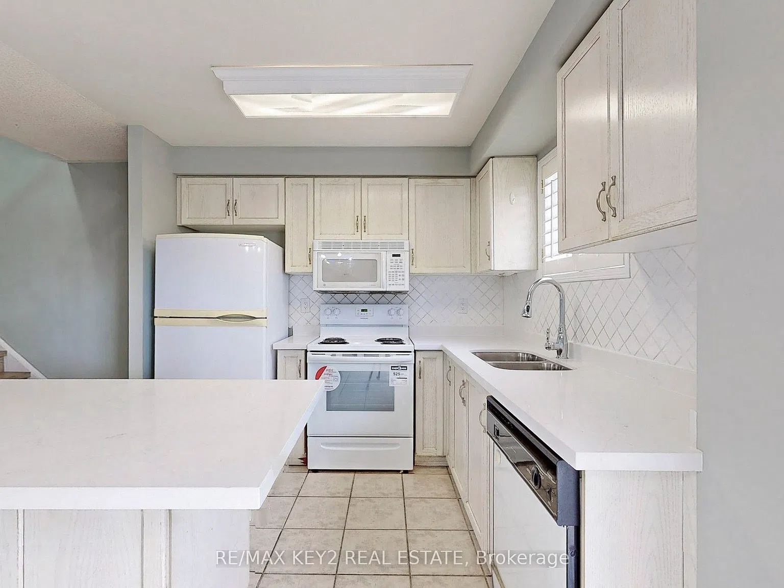 3 bed, $3,425 — Photo 3