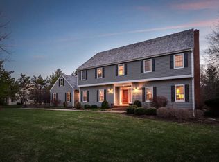 126 S Laurel Cir, Delafield, WI 53018