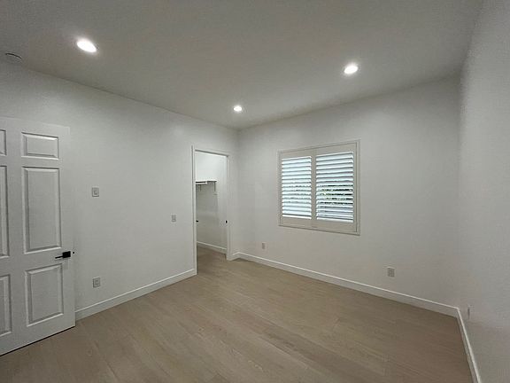 5th image of 8684 Oasis Ave