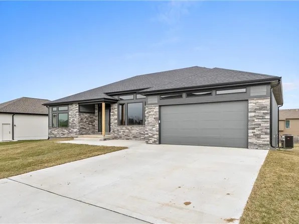 808 W Rader St, Lone Jack, MO 64086