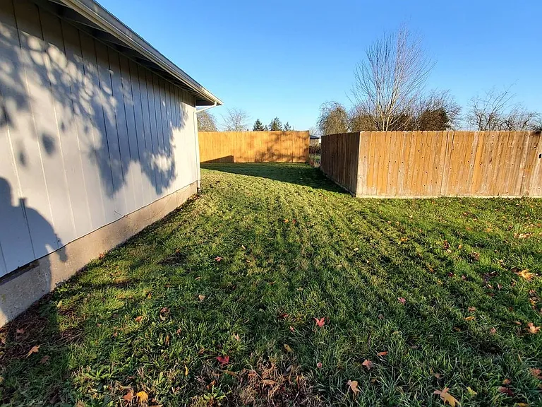 4311 Waverly Dr NE — Photo 24