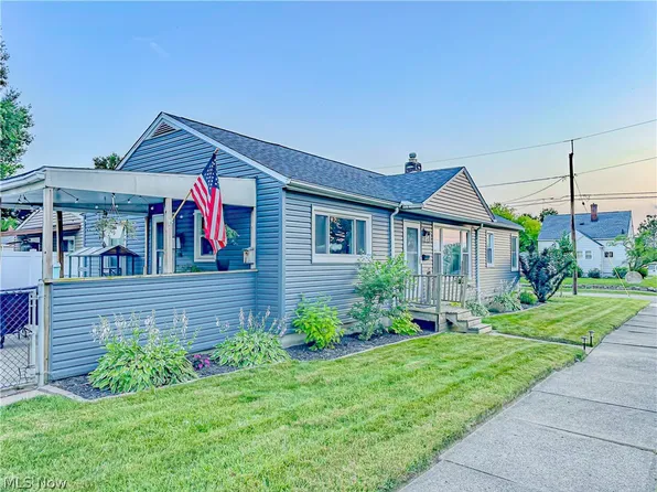 162 Mitchell St, Barberton, OH 44203
