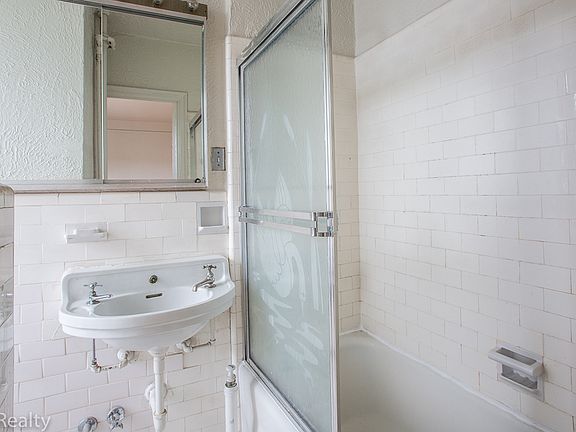 4th image of 300 8th Ave APT 6D