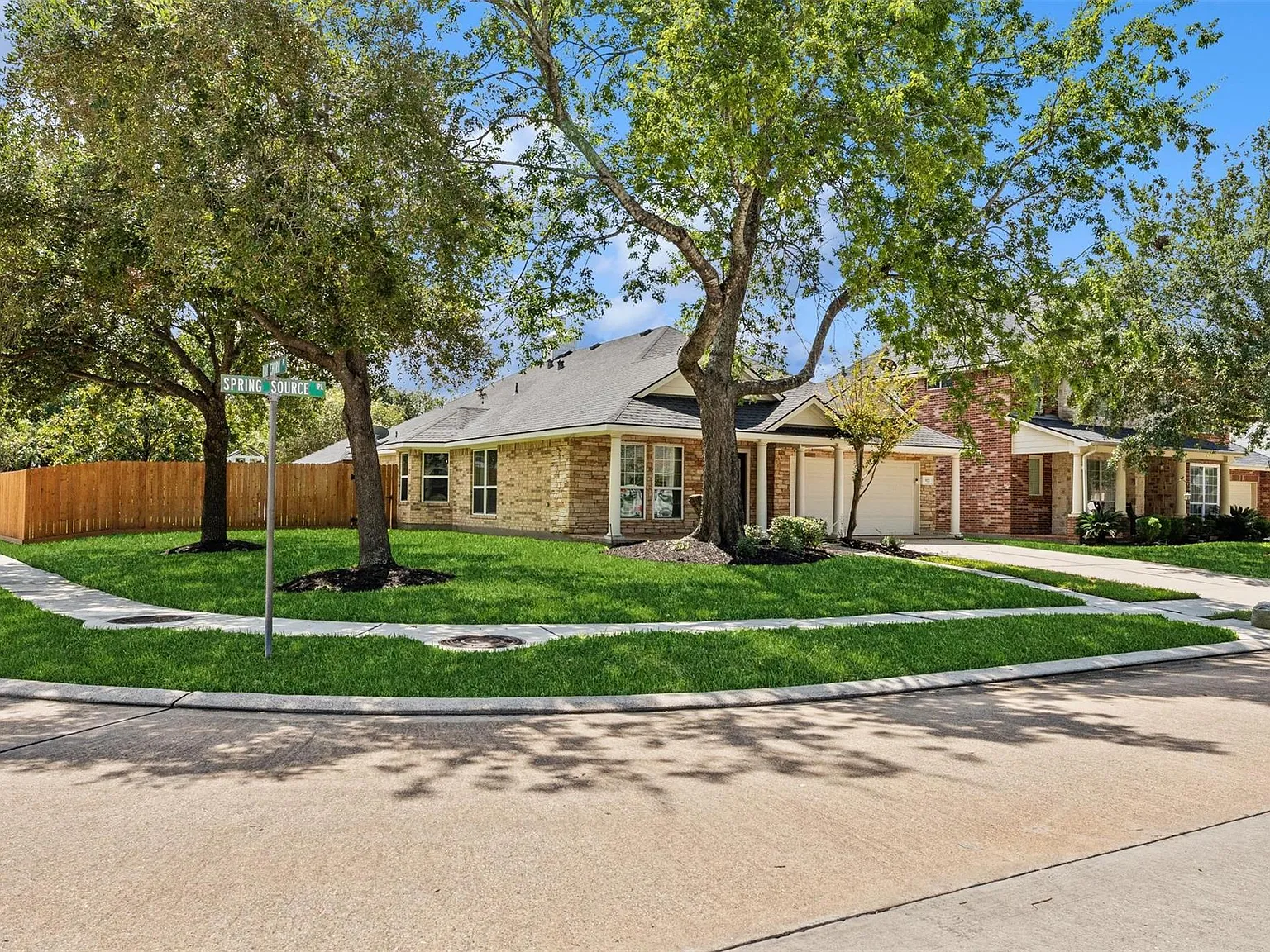 3 bed, 2.0 bath, 2257 sqft, $2,200 — Photo 1
