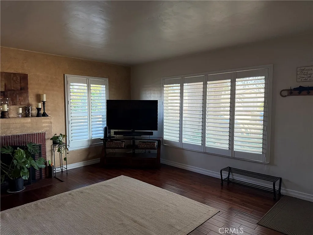 3 bed, 1993 sqft, $3,900 — Photo 4